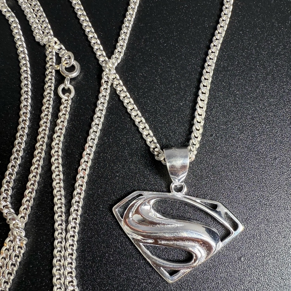 Superman necklace 24" - Picture 1 of 5
